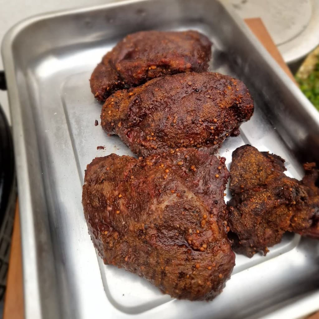 Joues de bœuf fumées au Kamado — bark bien formé